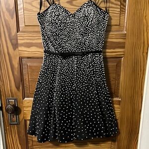 La Femme Elegant Black & White Pearls & Bow Accent Cocktail Prom Dress Sz 2
